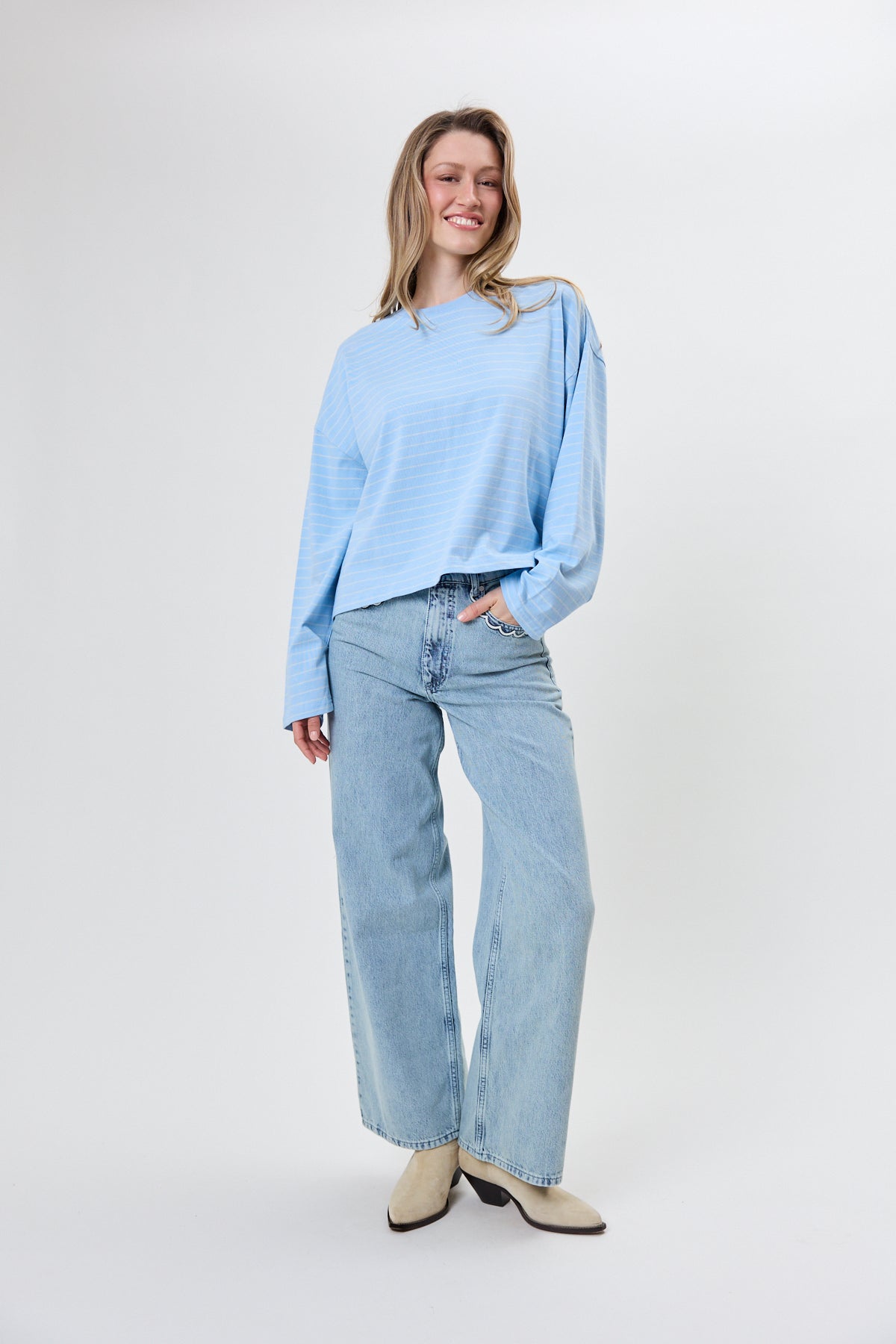 Regular Longsleeve Hot Girls Sky Blue