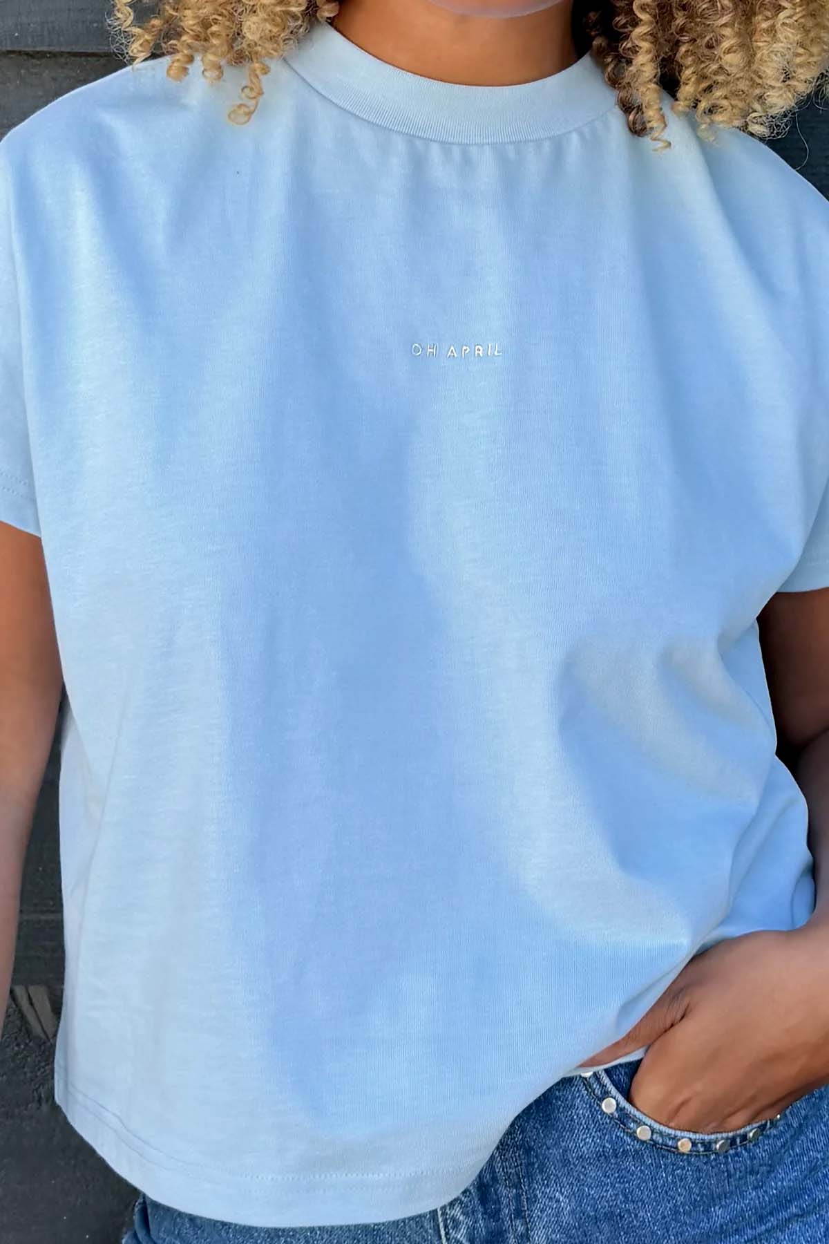 Ella Boxy T-Shirt mit OH APRIL Print – Sky Blue