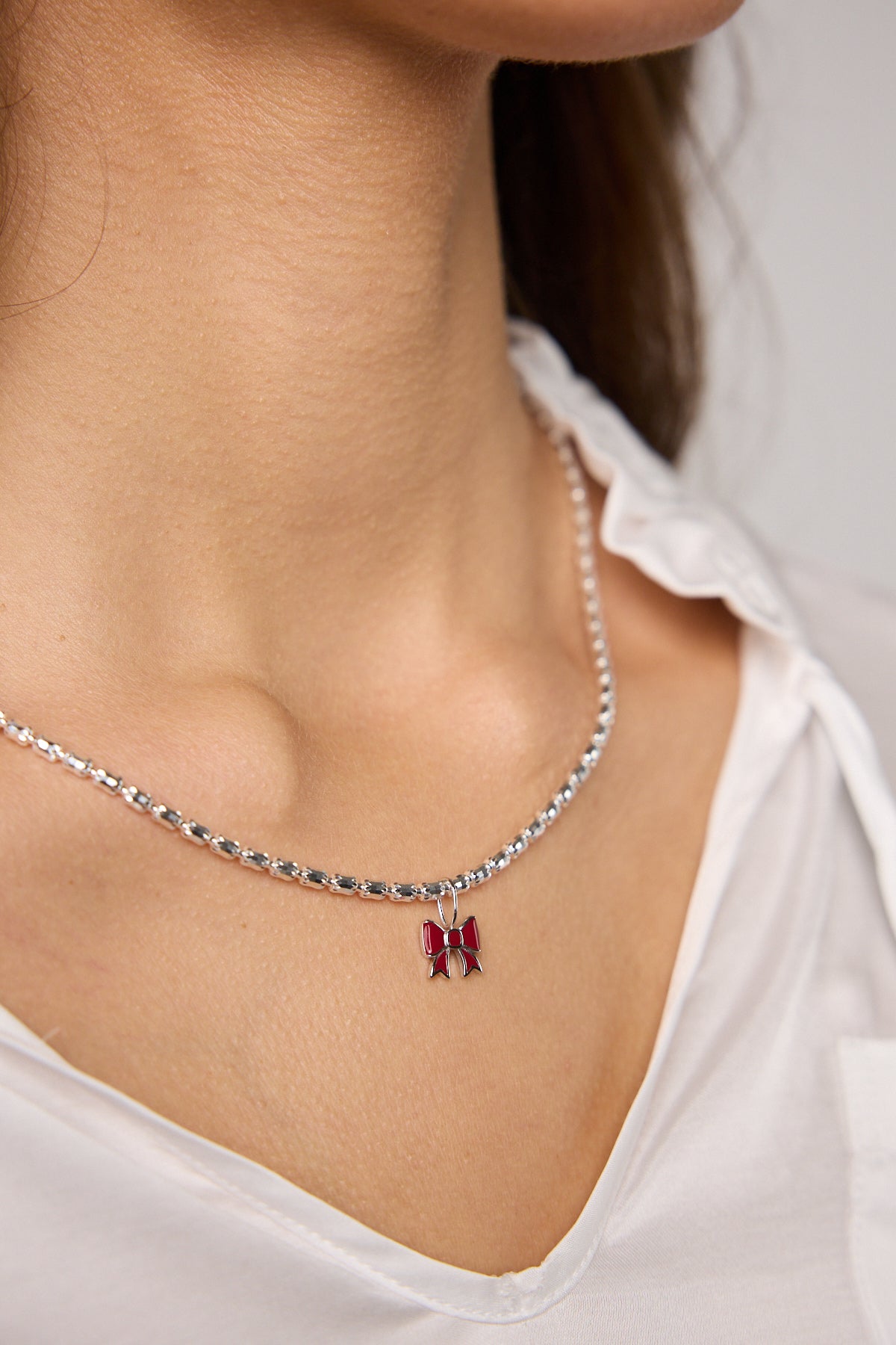 Bow Charm Red Silber