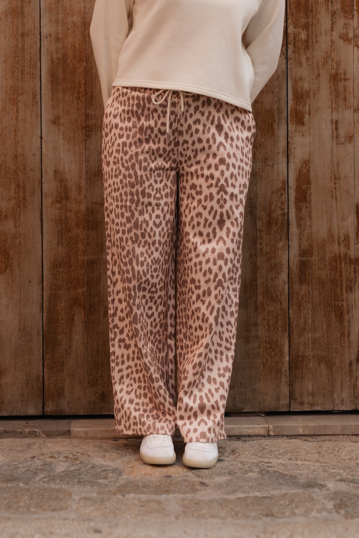 Kael Trackpants mit Kontraststreifen – Leo Beige