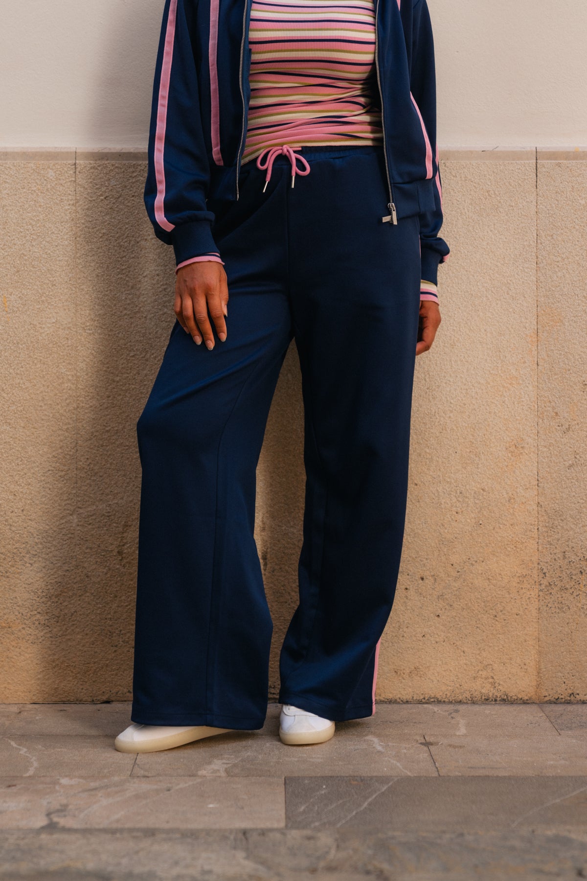 Kael Trackpants mit Kontraststreifen – Navy