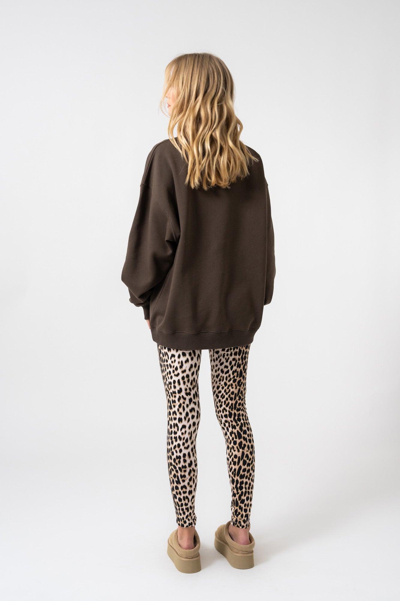 OV Sweater Chasing Deep Brown