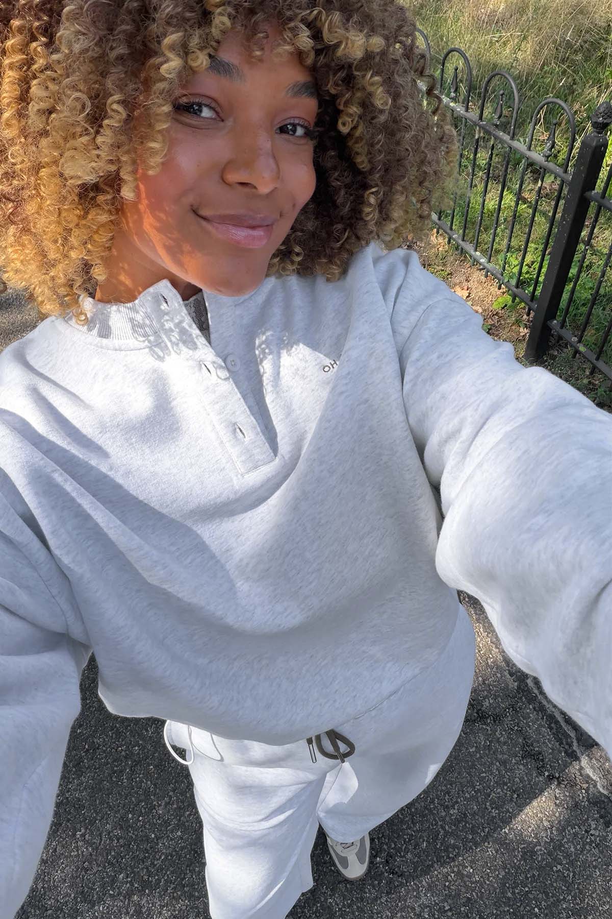 Boxy Sweatshirt mit Kordelzug – Grey Melange
