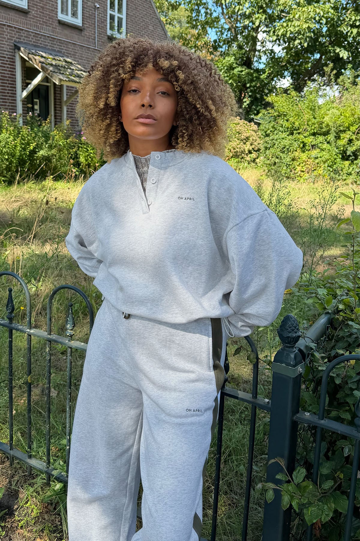 Kael Sweatpants aus Baumwolle mit Kontraststreifen – Grey Melange