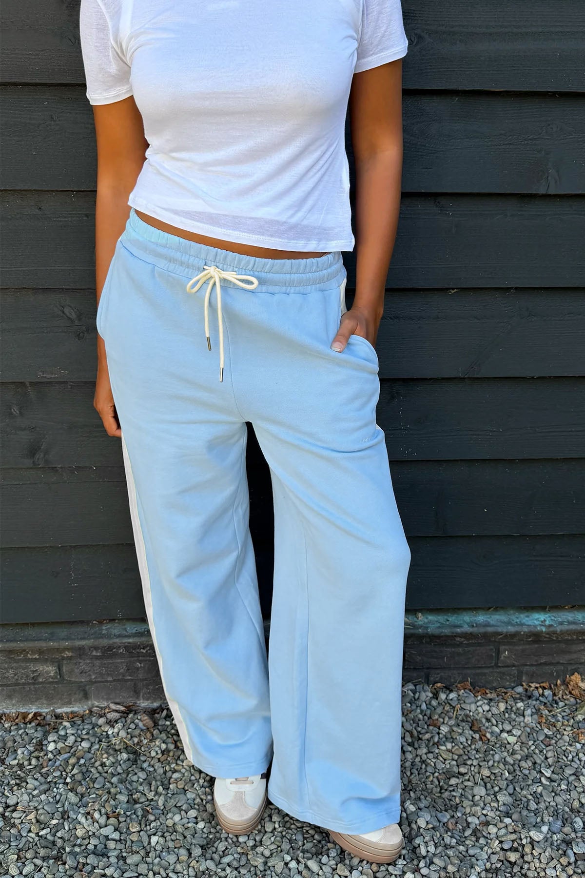Kael Sweatpants aus Baumwolle mit Kontraststreifen – Sky Blue