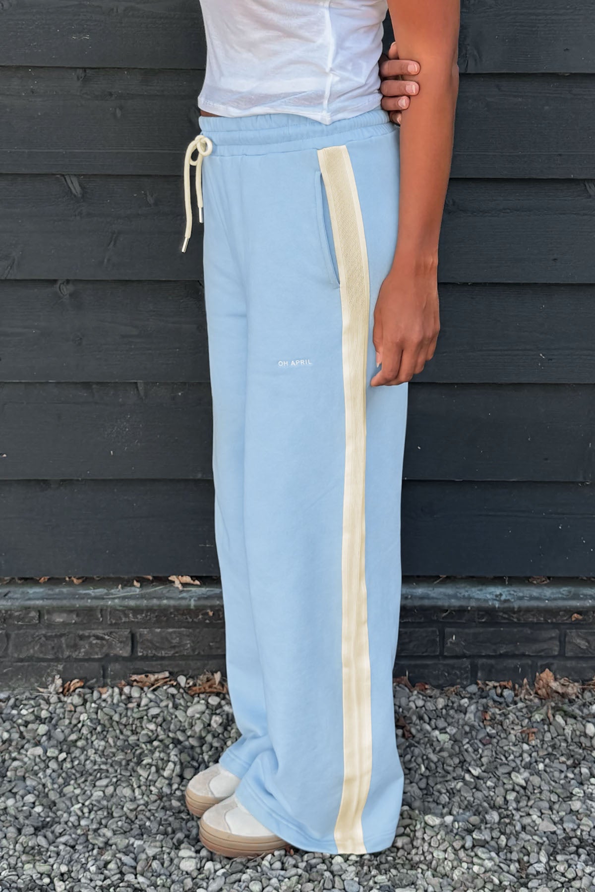 Kael Sweatpants aus Baumwolle mit Kontraststreifen – Sky Blue