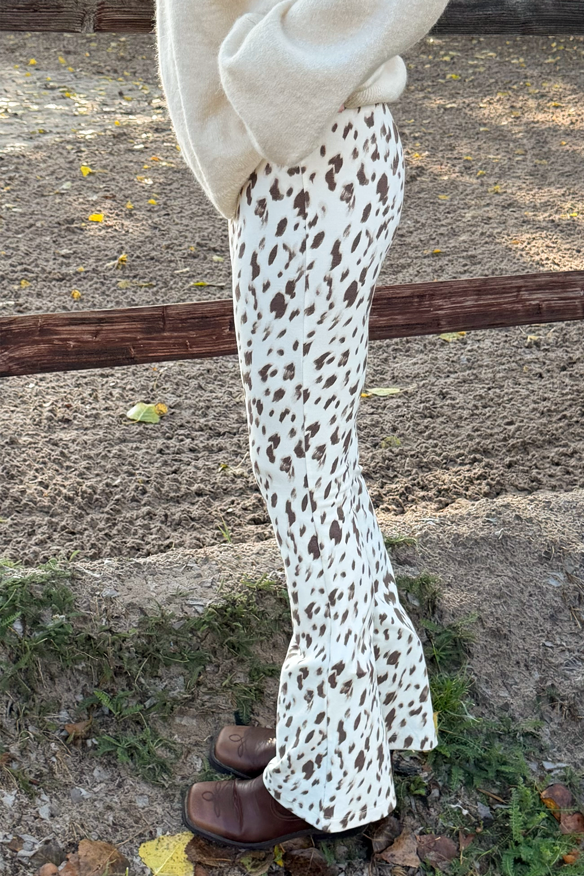 Tia Bootcut Leggings Cow